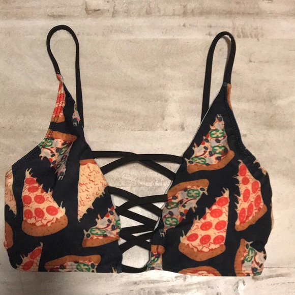 Pizza Bikini! - Picture 3 of 4